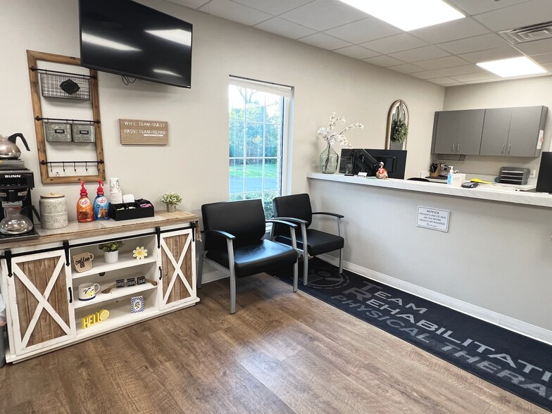 More Photos Of 613 W Lincoln Rd, Kokomo Medical For Sale
