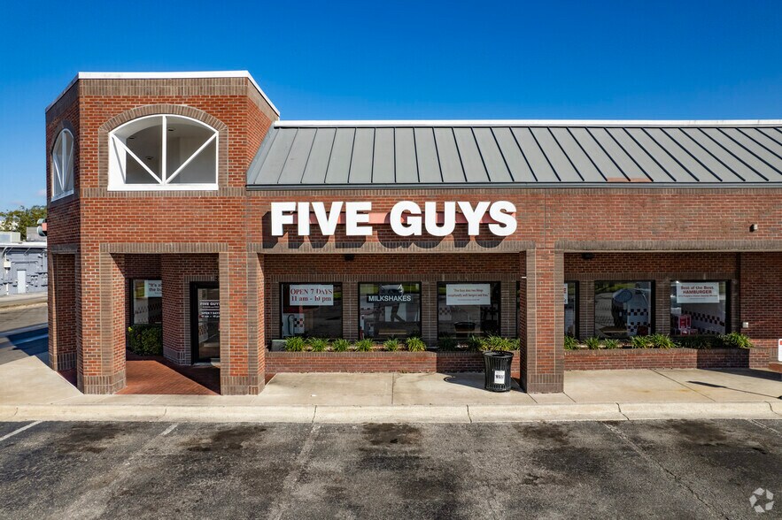 More Photos Of 2604-2682 E Fowler Ave, Tampa Unknown For Lease