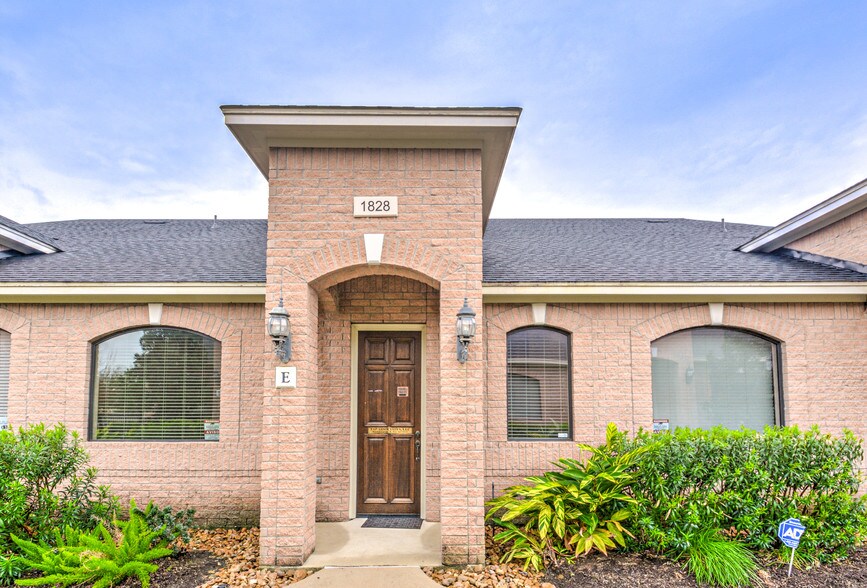 More Photos Of 1828 Snake River Rd, Katy Medical For Lease