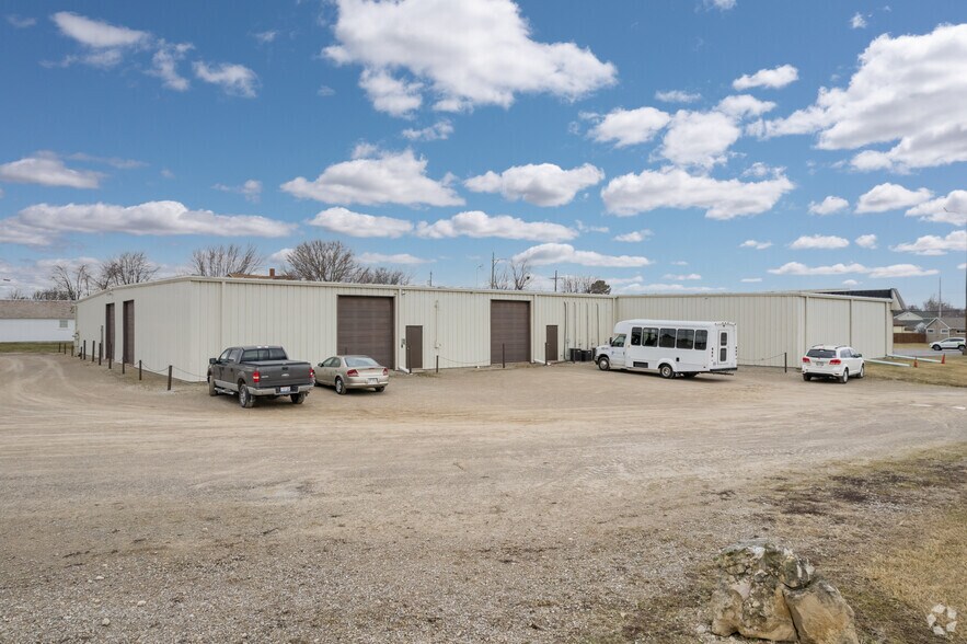 More Photos Of 817 Kilbourne St, Bellevue Medical For Lease