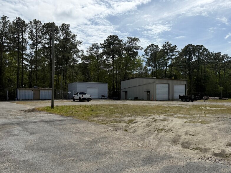 More Photos Of 1875 N 20th St, Morehead City Flex For Sale