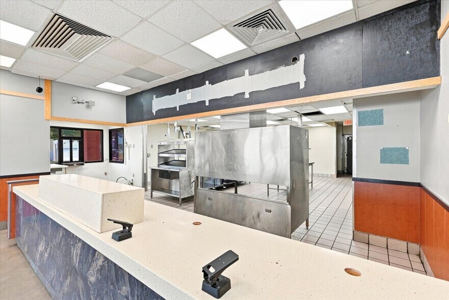 More Photos Of 1410 N Broadway St, Red Oak Fast Food For Lease