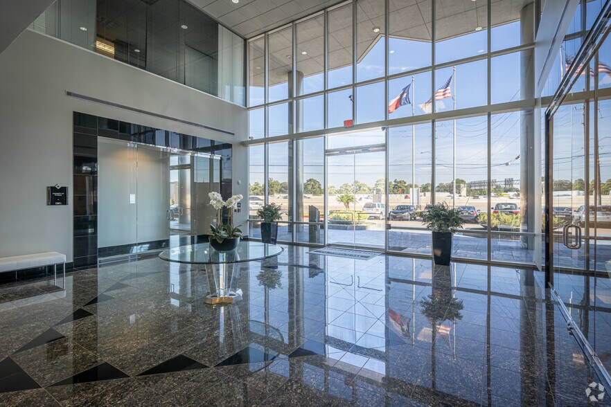 More Photos Of 11451 Katy Fwy, Houston Office For Lease