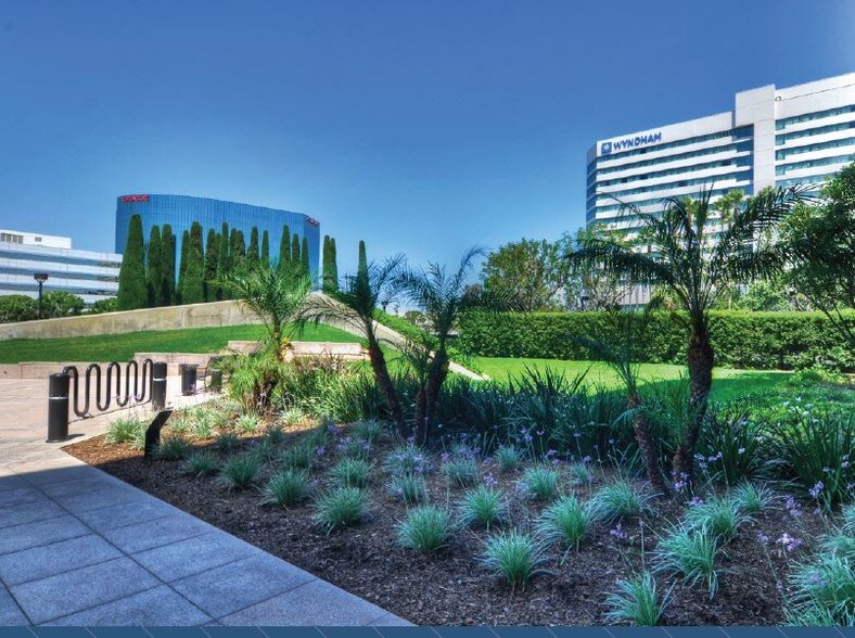 More Photos Of 2100 Main St, Irvine Office For Lease