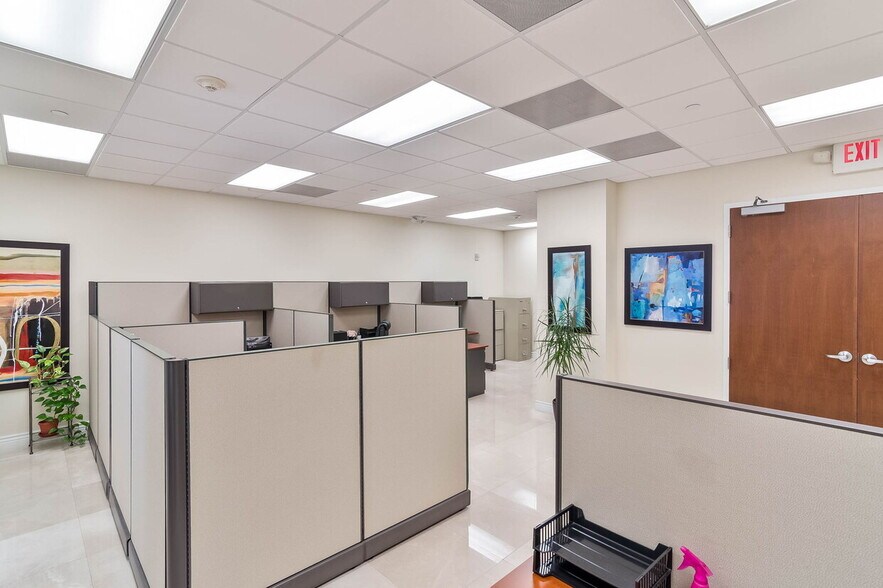 More Photos Of 1600 Ponce De Leon Blvd, Coral Gables Office For Lease
