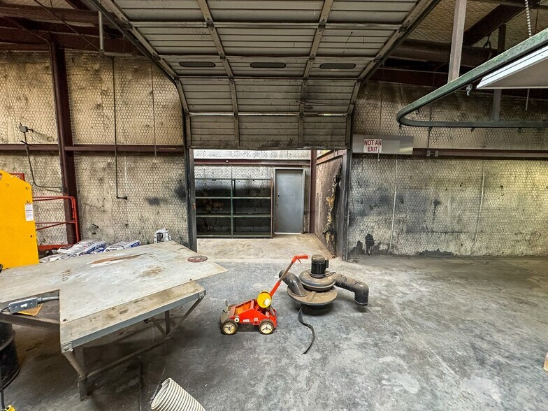 More Photos Of 101 Anvil St, Jacksonville Warehouse For Sale