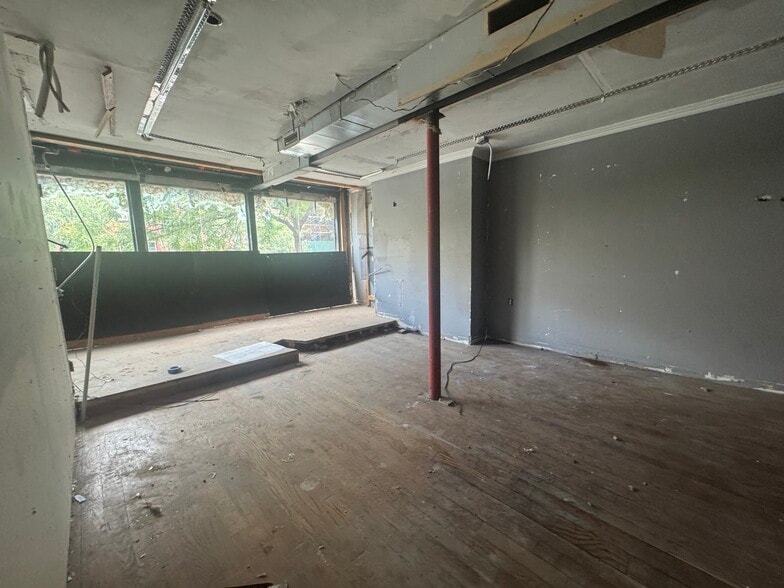 More Photos Of 155 8th Ave, New York Storefront Retail Office For Sale