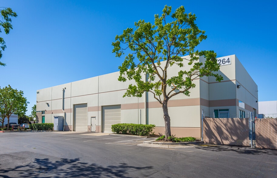 More Photos Of 1264 DuPont Ct, Manteca Warehouse For Lease