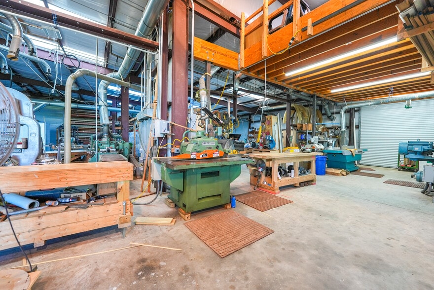 More Photos Of 7800 County Road 24, Fairhope Showroom For Sale