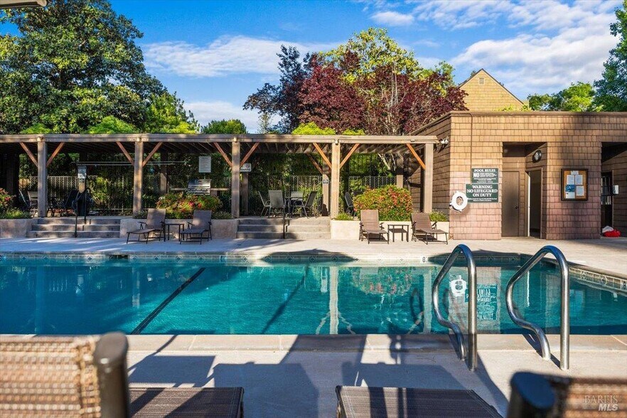 More Photos Of 1337 Creekside Ct, Healdsburg Multifamily For Sale