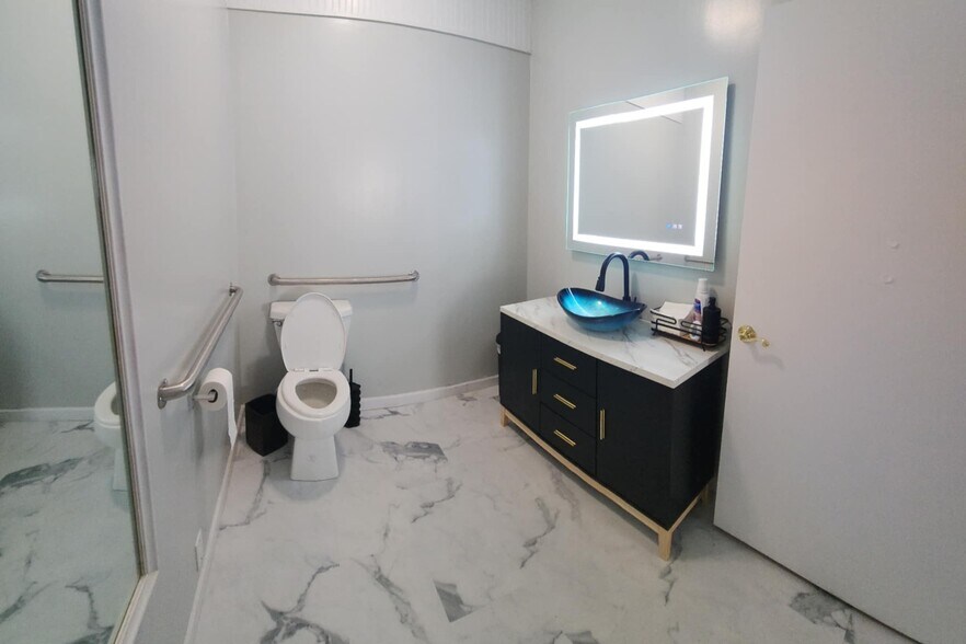 More Photos Of 1211 N Cutting Ave, Jennings Coworking Space