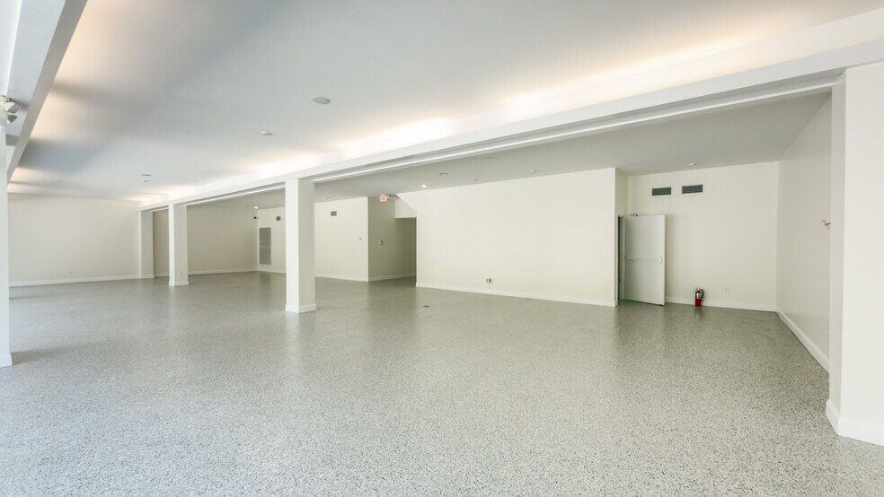 More Photos Of 7065 NW 22nd St, Gainesville Warehouse For Lease