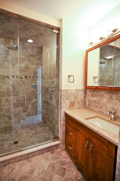 More Photos Of 266 Main St, Huntington Storefront For Lease