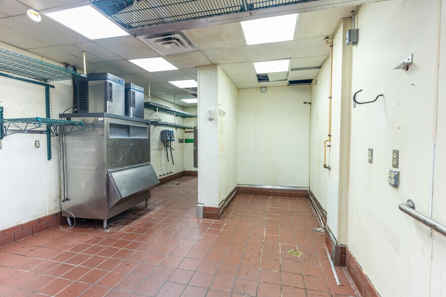 More Photos Of 2901 Candlers Mountain Rd, Lynchburg Fast Food For Sale