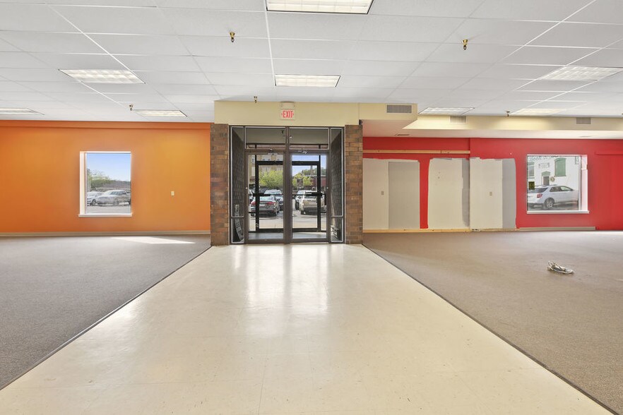 More Photos Of 110-114 S Rum River Dr, Princeton General Retail For Lease