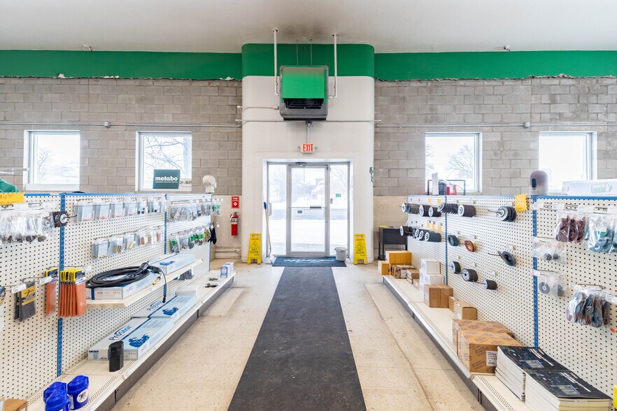 More Photos Of 2025 Eureka Rd, Wyandotte Flex For Sale