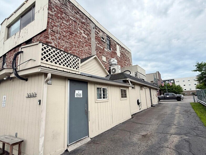 More Photos Of 200 W Portage Ave, Sault Sainte Marie General Retail For Sale