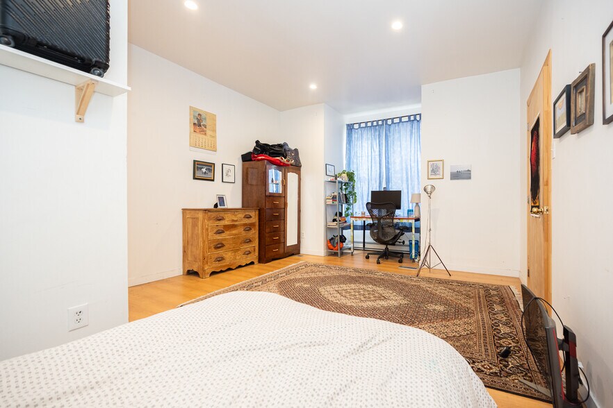 More Photos Of 4320-4324 St Saint-Denis, Montréal Multifamily For Sale