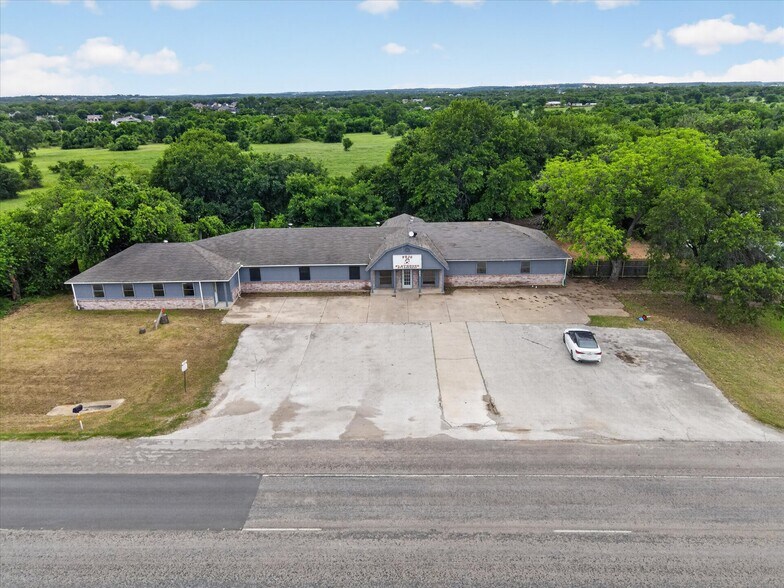 More Photos Of 936 E Highway 199, Springtown Freestanding For Sale