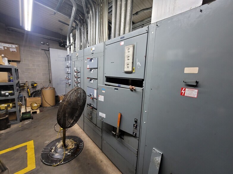 More Photos Of 1 7th St SW, Chisholm Manufacturing For Sale