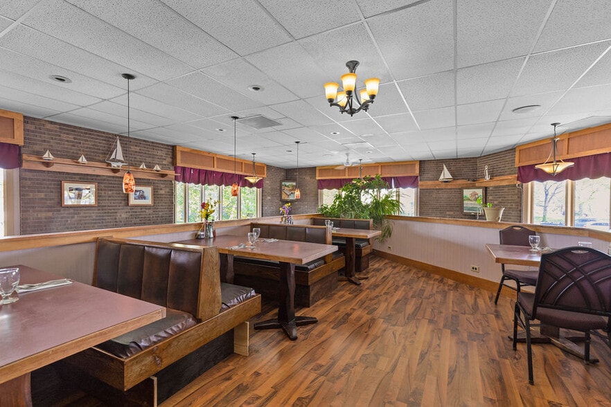 More Photos Of 24 S First St, Fulton Restaurant For Sale