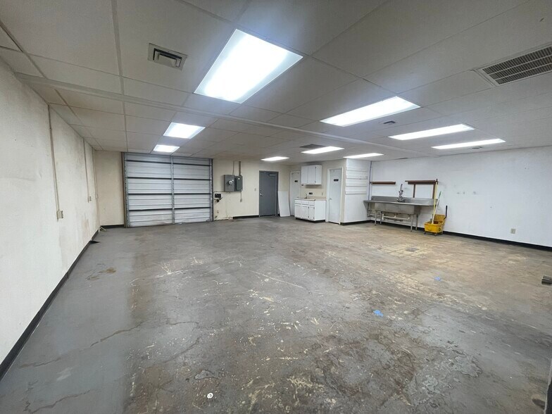 More Photos Of 200-210 Expressway Ct, Virginia Beach Unknown For Lease