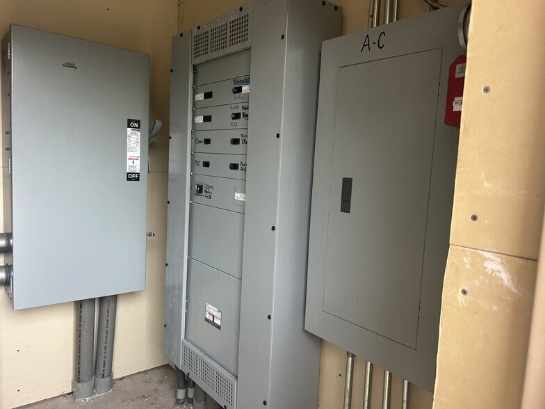 More Photos Of 6905 Old Wolf Bay Rd, Palatka Medical For Sale