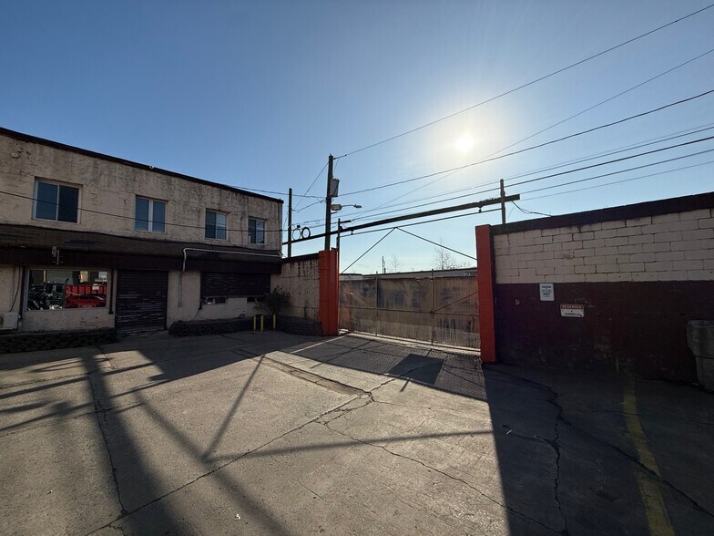 More Photos Of 217 Poinier St, Newark Service For Lease