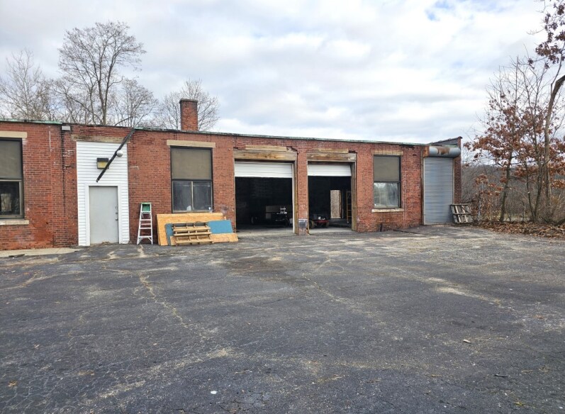 More Photos Of 36 Sheffield St, Waterbury Unknown For Lease