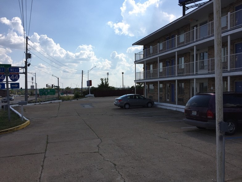 More Photos Of 2001 North Bishop Avenue, Rolla Hotel For Sale