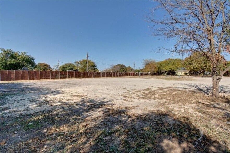More Photos Of 3905 Prairie Ln, Austin Flex For Sale