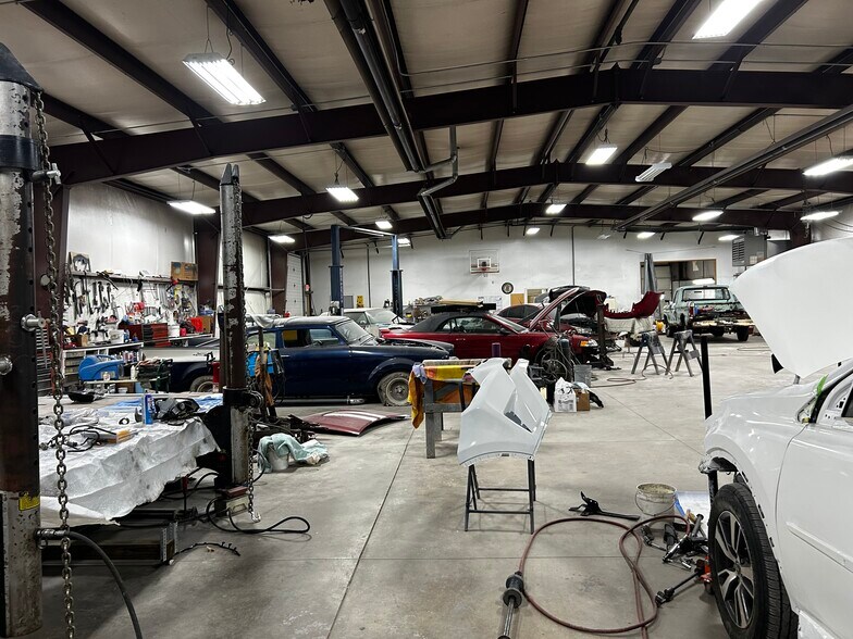 More Photos Of 505 South St, Schoolcraft Auto Repair For Lease