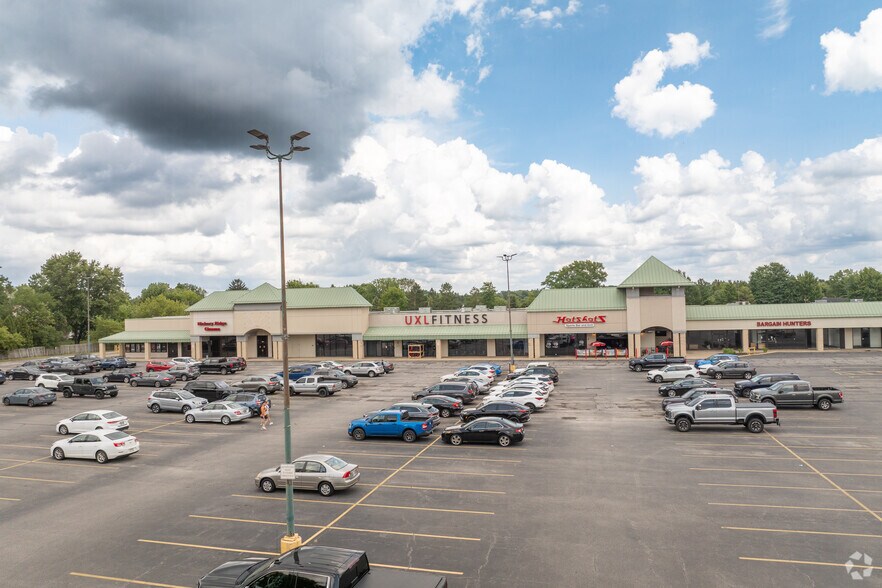 More Photos Of 1051-1085 Pearl Rd, Brunswick Storefront For Sale
