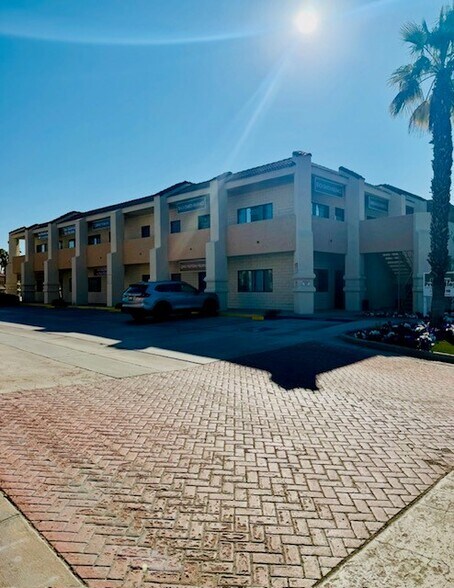 Primary Photo Of 34432 Date Palm Dr, Cathedral City Office For Lease