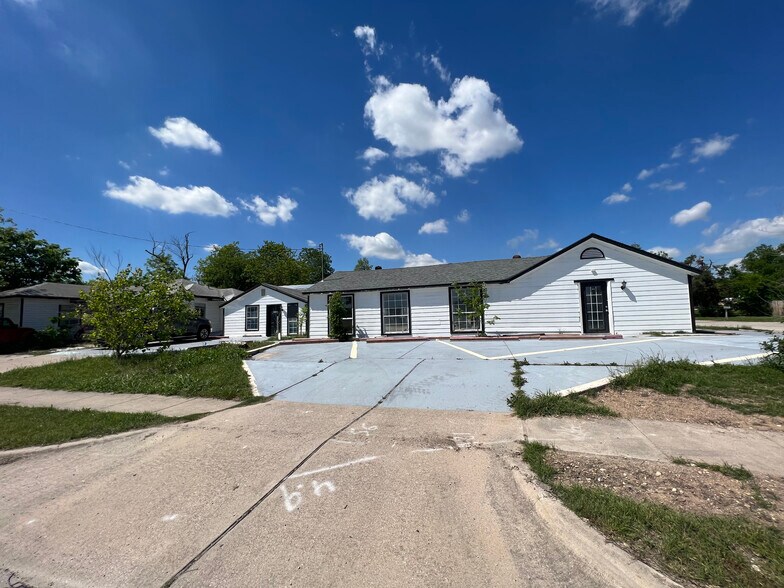 More Photos Of 804 W 2nd St, Taylor Storefront Retail Office For Sale