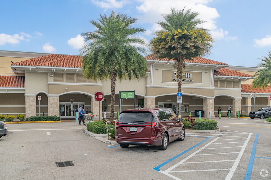 More Photos Of 8100-8268 Wiles Rd, Coral Springs General Retail For Lease