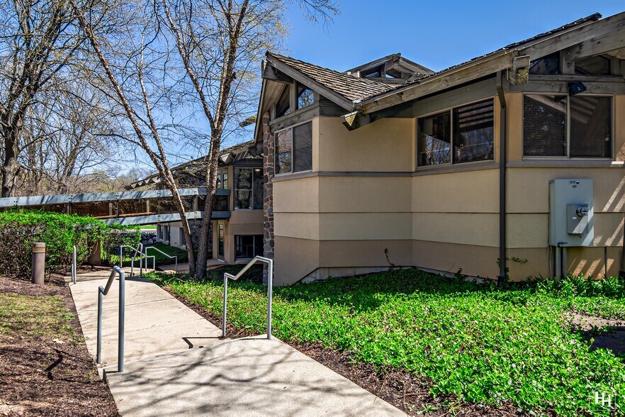 More Photos Of 970 McHenry Ave, Crystal Lake Medical For Sale