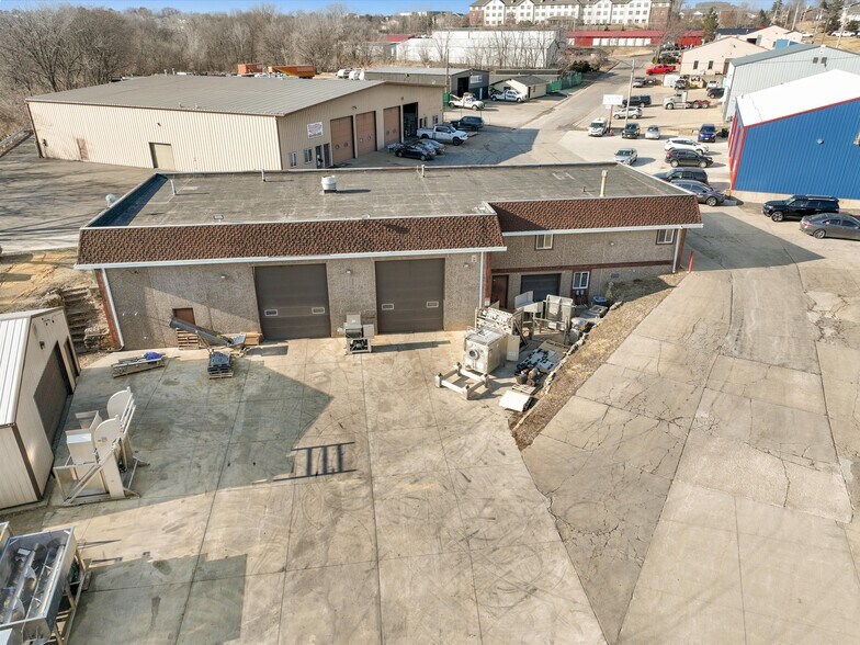 More Photos Of 1000 Century Cir, Dubuque Flex For Lease