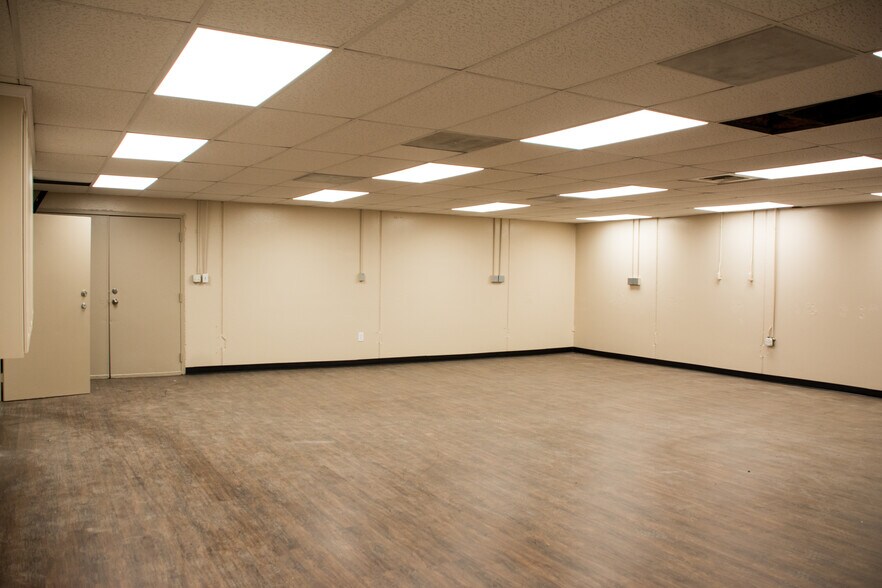 More Photos Of 2057 Commerce Dr, Midland Flex For Lease