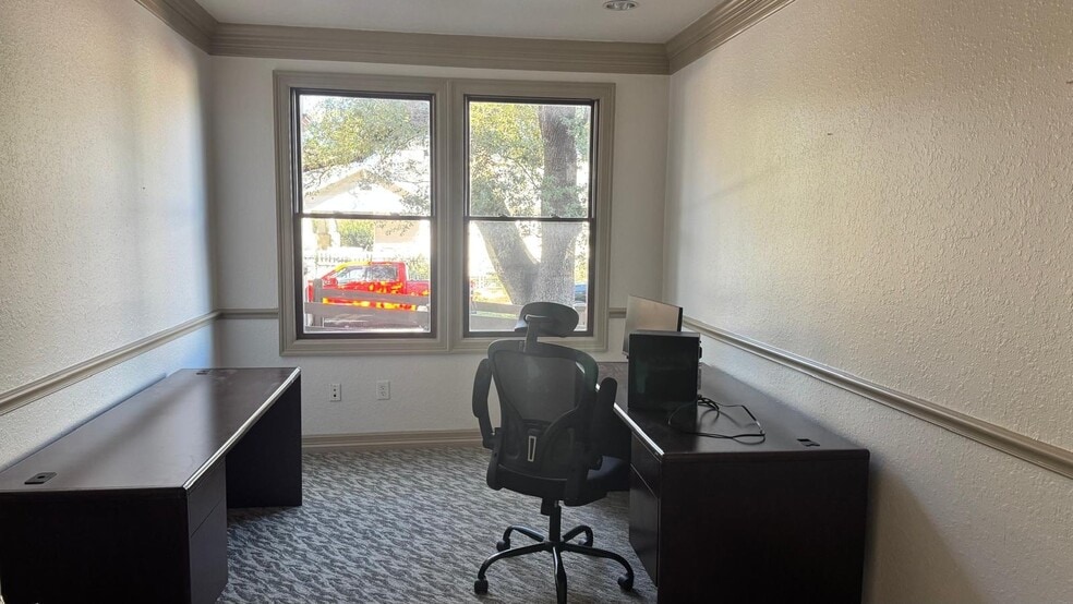 More Photos Of 446 Heights Blvd, Houston Office Residential For Lease