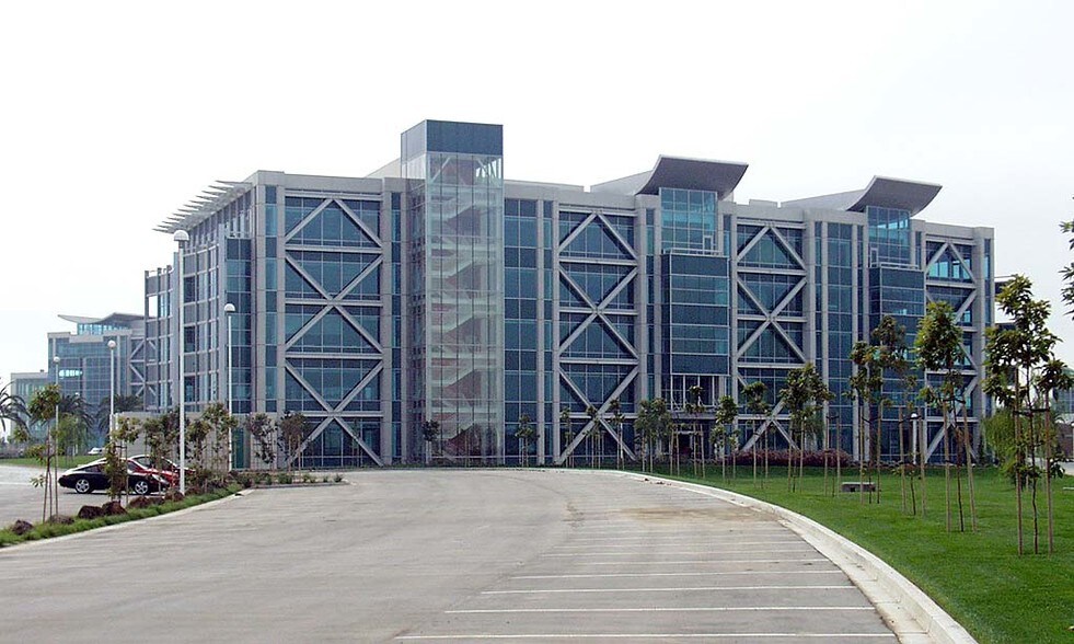 More Photos Of 2000 Seaport Blvd, Redwood City Unknown For Lease