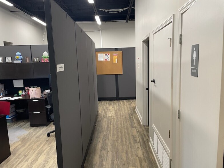 More Photos Of 5462 Able Ct, Mobile Light Distribution For Lease