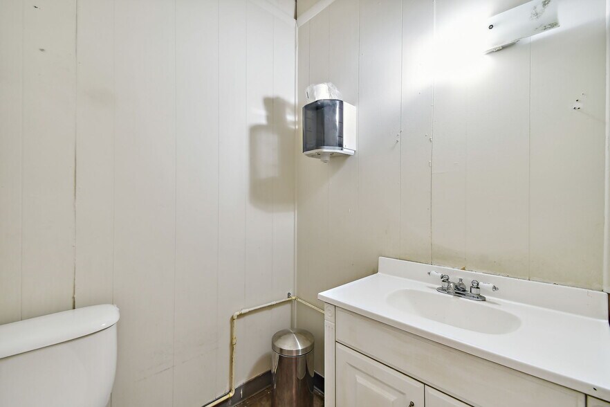 More Photos Of 1956 Kingsley Ave, Orange Park General Retail For Sale