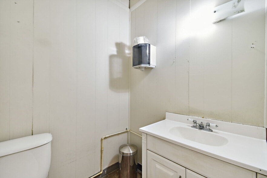 More Photos Of 1956 Kingsley Ave, Orange Park General Retail For Lease