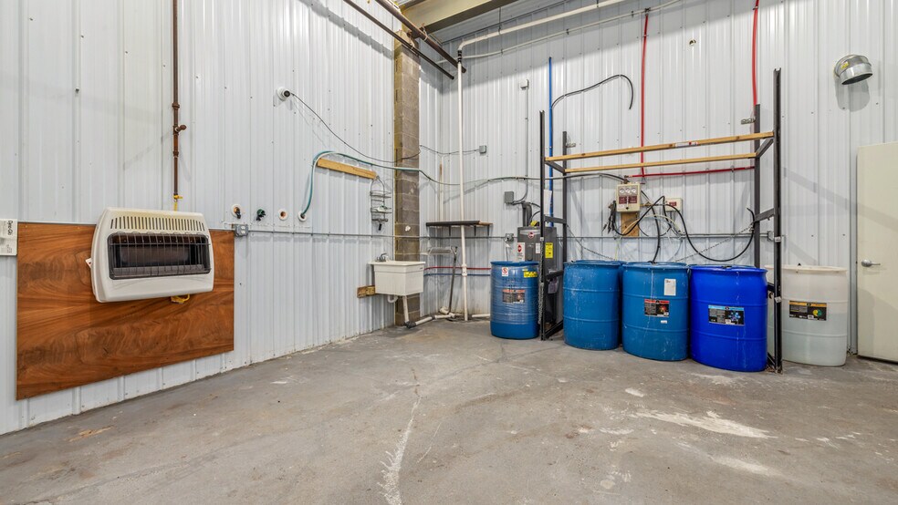 More Photos Of 106 E Smith St, Iron Mountain Distribution For Sale