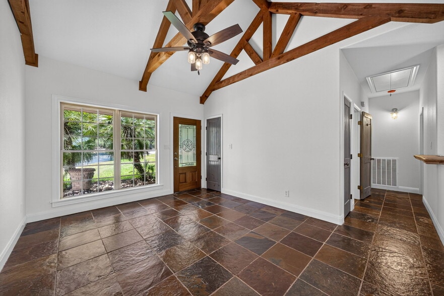 More Photos Of 2234 Highway 90 w, Castroville Flex For Sale