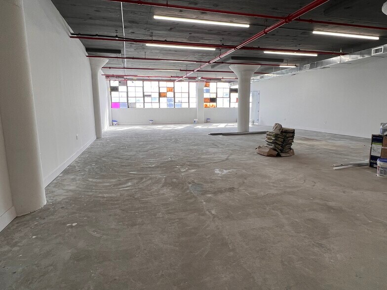 More Photos Of 218 Newell St, Brooklyn Manufacturing For Lease