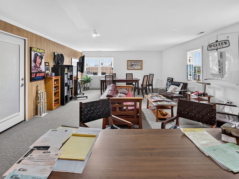 More Photos Of 17593 Nassau Commons Blvd, Lewes Flex For Sale