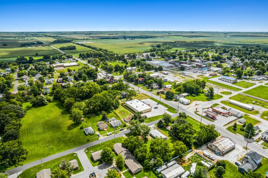 More Photos Of 124 W Jasper St, Goodland Storefront For Sale