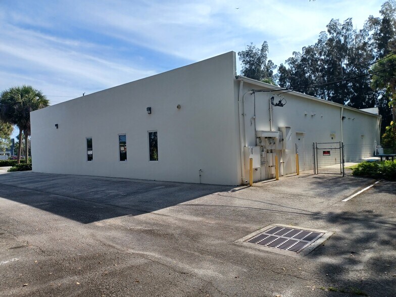 More Photos Of 6062-6074 SE Federal Hwy, Stuart Storefront Retail Office For Sale